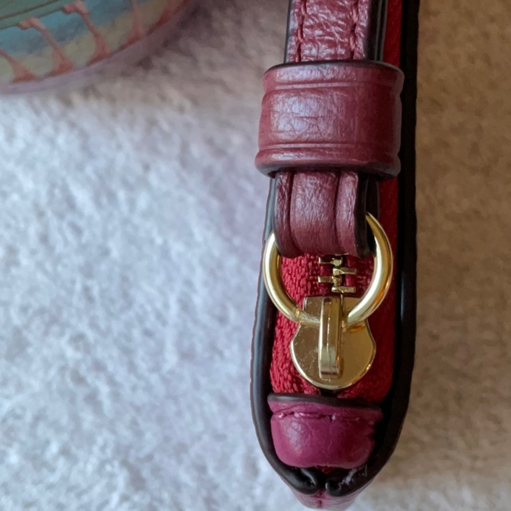 🐴 COACH LARGE CORNER WRISTLET WITH HORSE AND CARRIAGE 🐴 - Picture 12 of 16